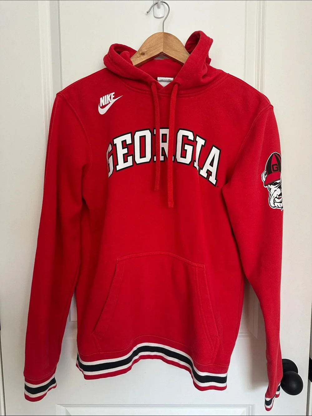 Nike Men’s Georgia Pullover Hoodie with Sleeve Logo Red S
